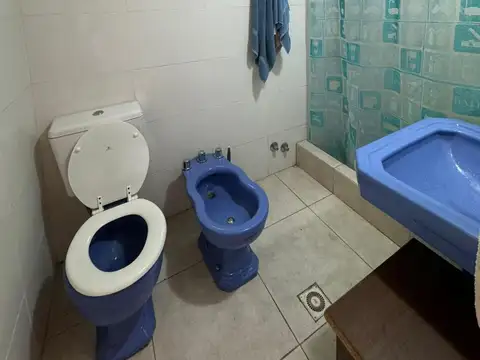 Casa 9 ambientes con 4 baños