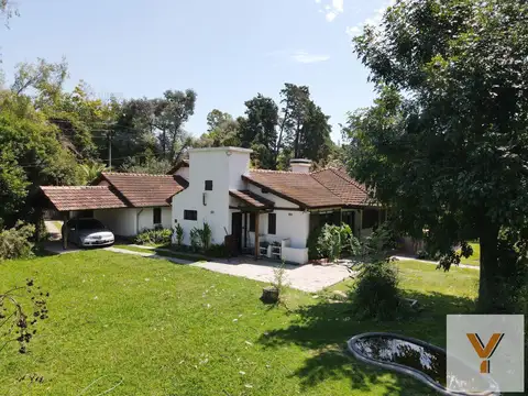 Casa en venta - 8 Dormitorios 4 Baños - La Lonja