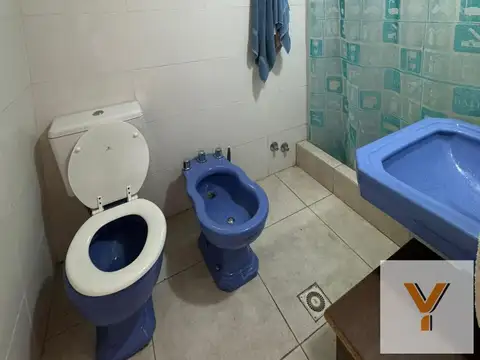 Casa 9 ambientes con 4 baños