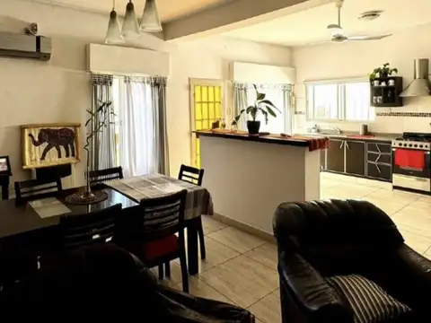 Casa 3 ambientes con 1 baño