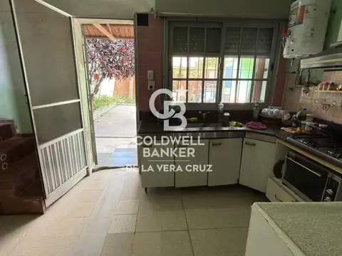 Casa interna en candioti norte de 3 dormitorios, con patio y terraza.