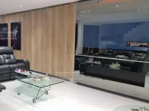 Casa en Venta con 5 cocheras