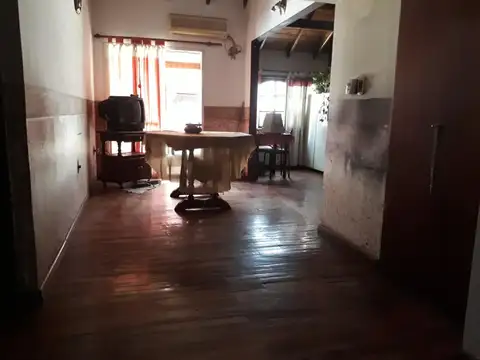 VENTA Local comercial mas 3 departamentos Mataderos