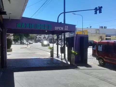 VENTA Local comercial mas 3 departamentos Mataderos