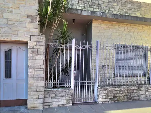 Venta casa 4 amb (a metros de av.Crovara)