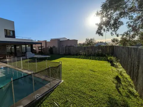 Impecable casa en Santa Emilia