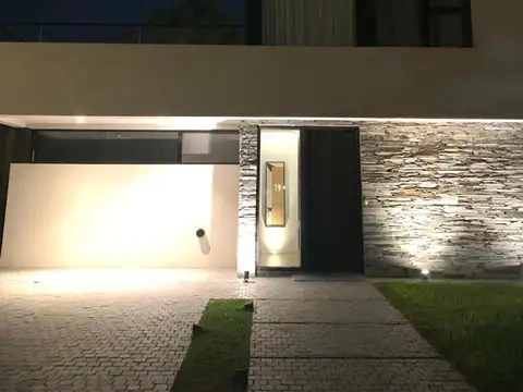Casa 4 ambientes con 3 baños