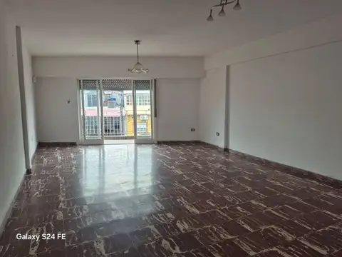 Depto Tipo Casa en Alquiler de 4 ambientes