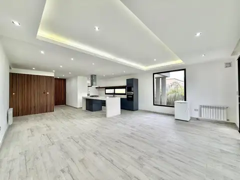 Casa 4 ambientes con 2 baños