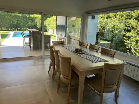 Casa en Venta con 4 cocheras