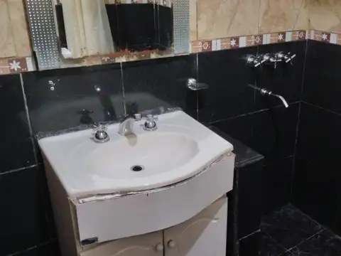 Casa en Alquiler con 5 cocheras