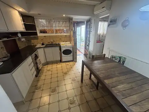 Casa 5 ambientes con 2 baños