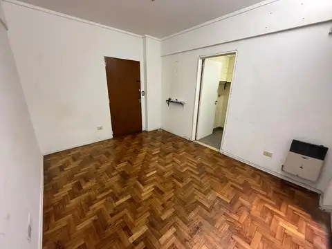 French 3000, Piso 1