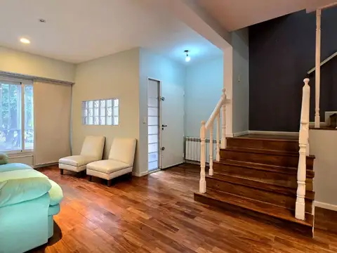 VENTA 4 ambientes tipo dúplex, amplio con jardín