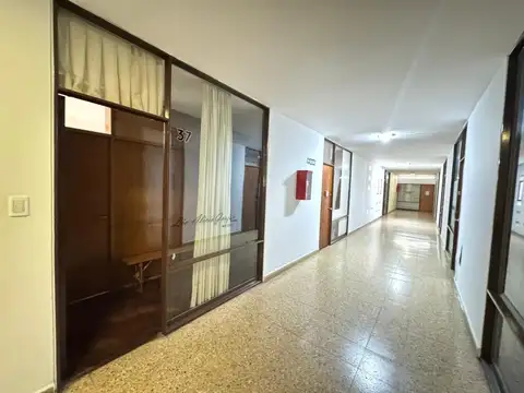 VENTA OFICINA B° CENTRO EXCELENTE UBICACION