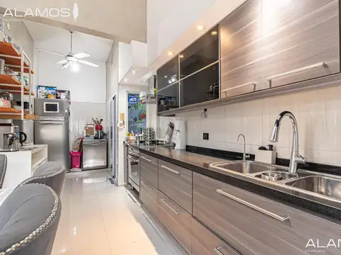 Casa 5 ambientes con 3 baños