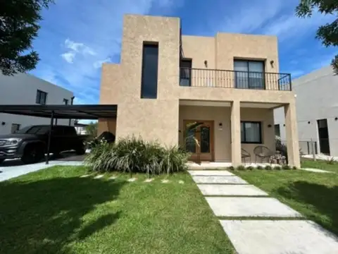 Santo Tomas - Pilar - Mariano Acosta 3098