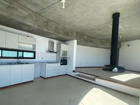 Casa 6 ambientes con 4 baños