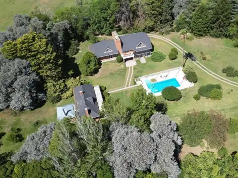 ESPECTACULAR CASA QUINTA-8AMB-QUINCHO-COCH-PILETA