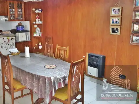 Casa en Venta con 2 cocheras