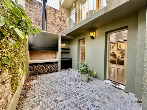 Casa de autor con terraza, patio y pileta