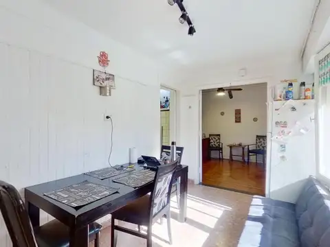 CASA MULTIFAMILIAR CON AMPLIO DEPOSITO TERRAZA