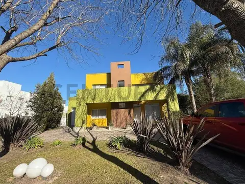 CASA EN VENTA 4 AMBIENTES LOTE 1200 M2 CON PILETA Y VISTA A LA LAGUNA POSADA DE LOS LAGOS