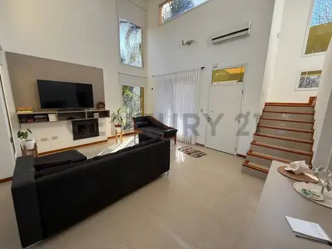 CASA EN VENTA 4 AMBIENTES LOTE 1200 M2 CON PILETA Y VISTA A LA LAGUNA POSADA DE
