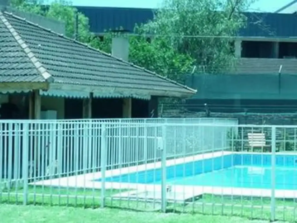 Áreas comunes piscina en Pinar del Tigre