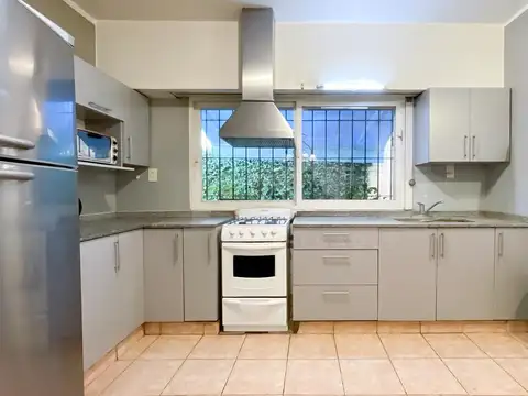 Casa 5 ambientes con 2 baños