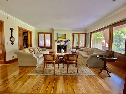Casa 10 ambientes con 5 baños