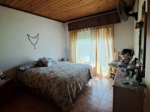 Casa 6 ambientes con 2 baños