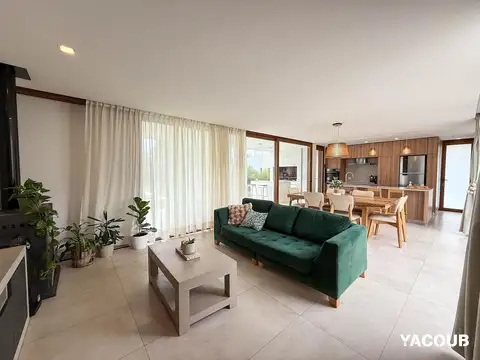 Casa en venta - 3 Dormitorios 1 Baños - 850Mts2 - Sicardi