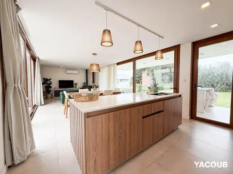 Condominio del Sol - 643 y 14