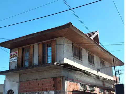 Depto Tipo Casa en 1°Piso 