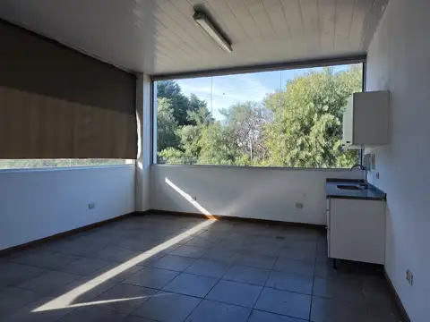 Nave Industria en AO12 y autopista Ros. - Bs. As., altura Alvear