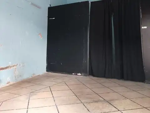 Local en Alquiler en Pompeya, $ 400.000