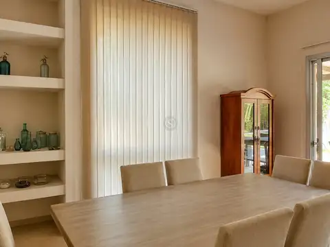 Casa en Venta con 3 cocheras