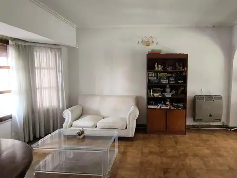 CASA EN VENTA 4 amb/cochera MARTINEZ Exc ubicacion
