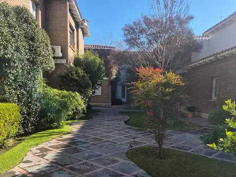 OPENHOUSE inmobiliaria alquila amplio departamento en Quinta Seccion.