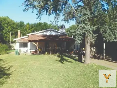 Casa Quinta en venta - 3 Dormitorios 1 Baño - Cochera - 1.020Mts2 - Glew, Almirante Brown