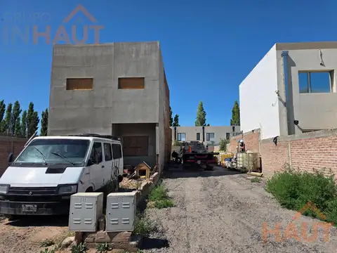 Terreno con PH en construcción,