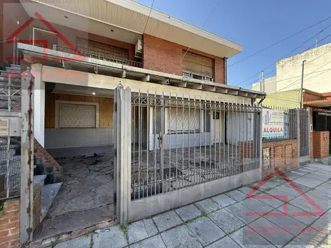 Depto Tipo Casa en Alquiler con 1 cocheras