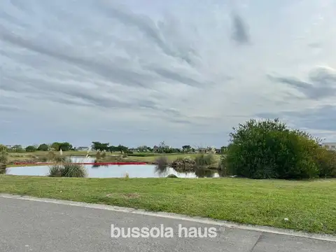 Lote a la  venta en el barrio Golf de Canton Escobar