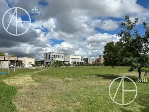 Lote interno en venta en barrio El Cantón Golf