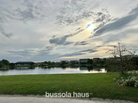 Lote interno en venta en barrio El Cantón Golf