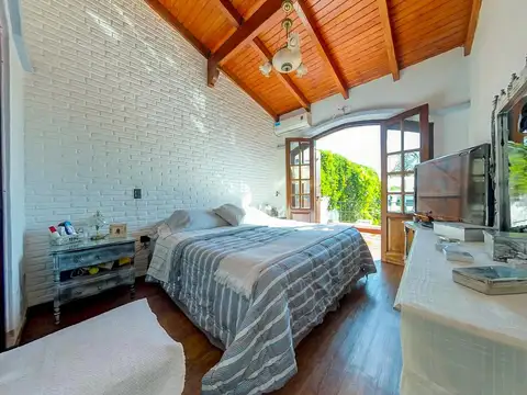 Casa en Venta con 3 cocheras