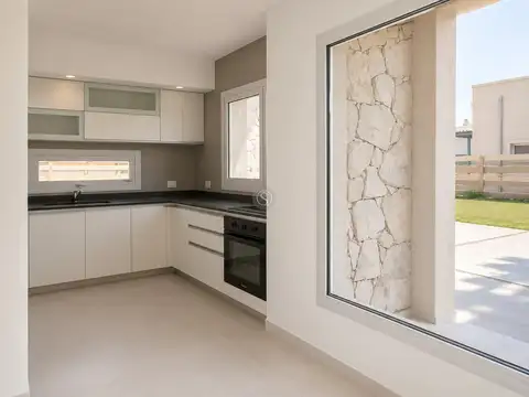 Casa en Venta en Pilar Del Este - Santa Sofia, USD 169.000