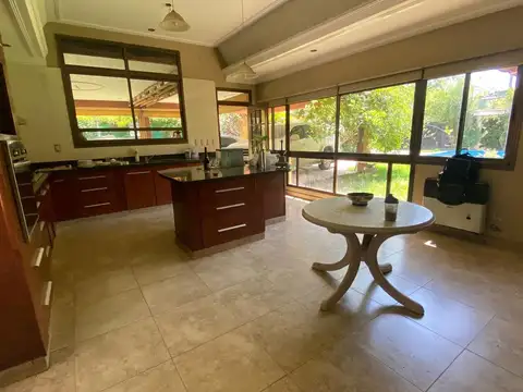 Casa 5 ambientes con 5 baños