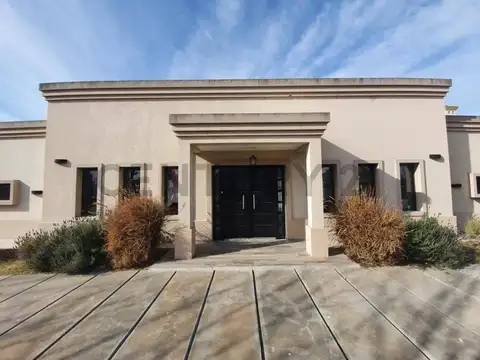 Casa en alquiler en Fincas de San Vicente 6 ambientes